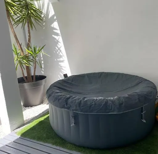 Apartmán Loue 40 M2 Avec Son Patio Jacuzzi