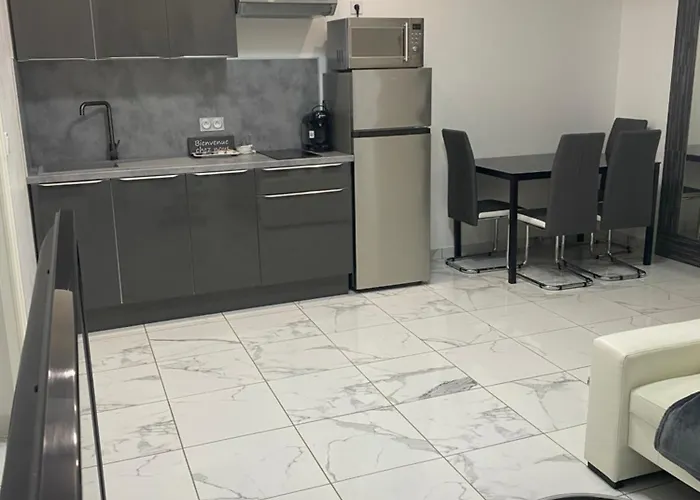 Apartmán Loue 40 M2 Avec Son Patio Jacuzzi